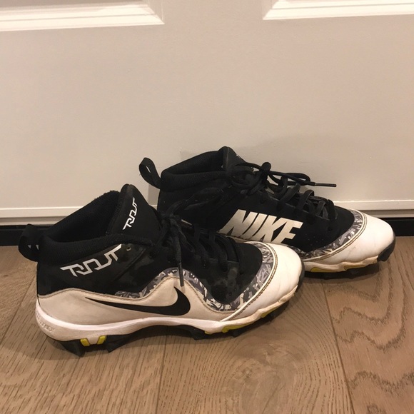 Nike Baseball Cleats - Picture 1 of 3